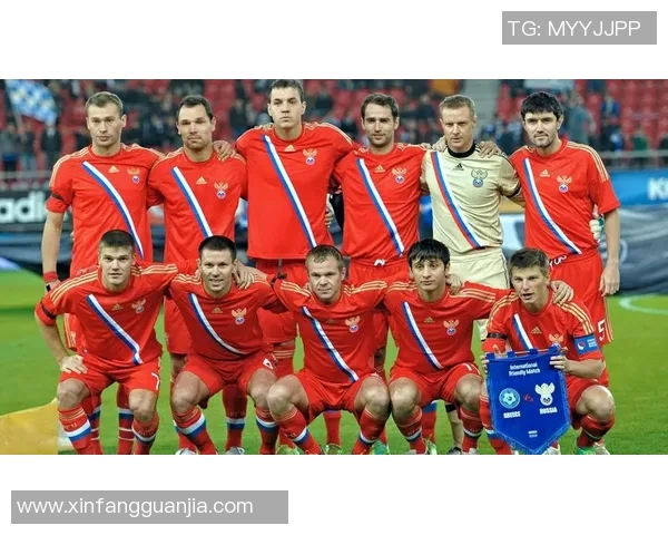 俄罗斯模特与足球明星的魅力碰撞展现时尚与运动的完美结合